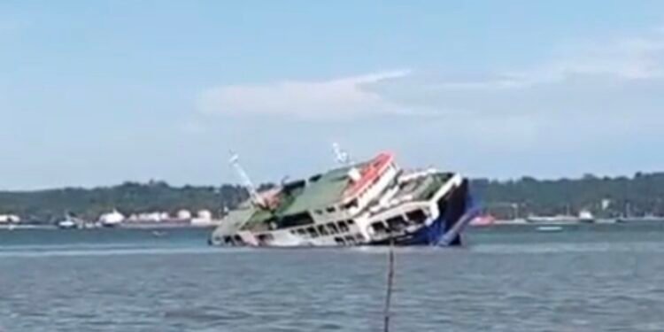 Tangkapan layar kapal tenggelam