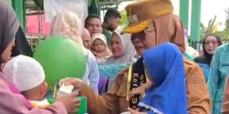 Wali Kota Bontang, Neni Moerniaeni pantau timbang serentak