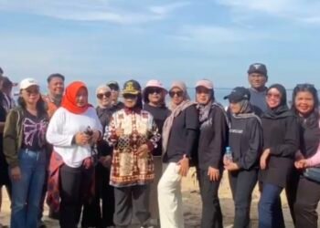 Wali Kota Bontang Neni Moerniaeni meninjau dua destinasi wisata unggulan