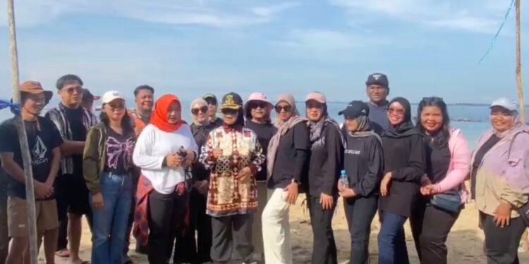 Wali Kota Bontang Neni Moerniaeni meninjau dua destinasi wisata unggulan