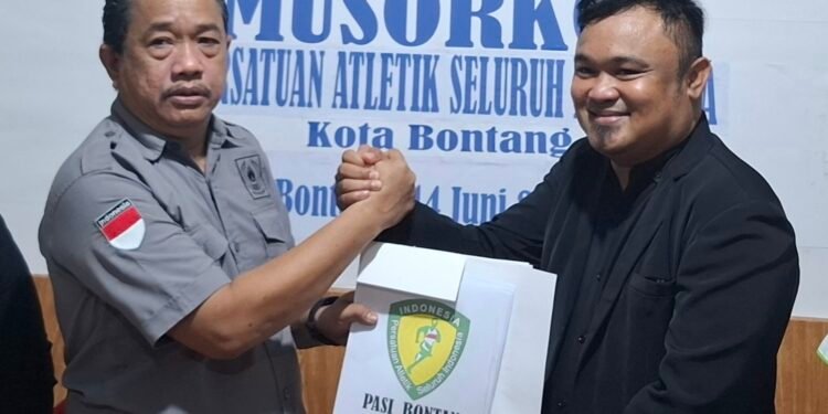 Ketua KONI Bontang, Jamal, (kiri) dan Ketua Pasi Bontang Deni, (kanan)