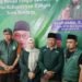 Sekretaris DPC PKB Bontang Deni Budiman (kiri pertama), Ketua Panitia Kurban Bambang Purwanto (kedua dari kiri), Siti Yarah Wakil Ketua I DPRD Bontang (ketiga dari kiri) dan anggota DPRD Fraksi PKB Bonne Sukardi