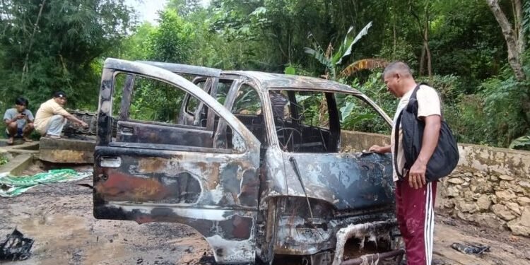 Kondisi mobil usai dilalap api di Bontang