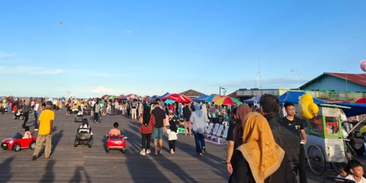 Anjungan Bontang Kuala Dipadati Wisatawan