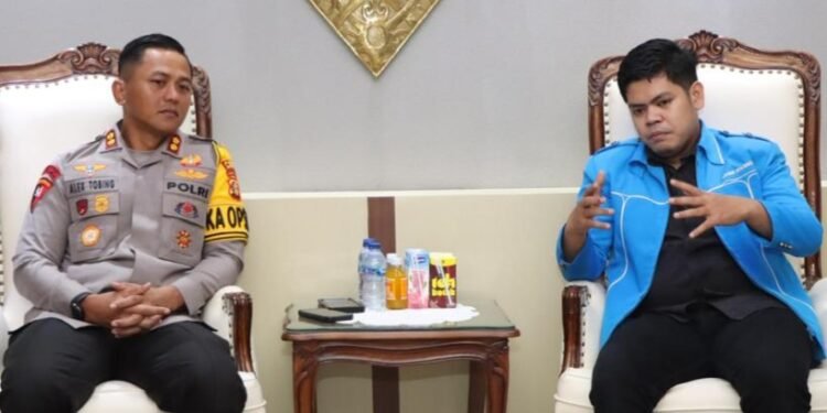 Kapolres Bontang, AKBP Alex FL Tobing dan Ketua KNPI Bontang Indra Wijaya