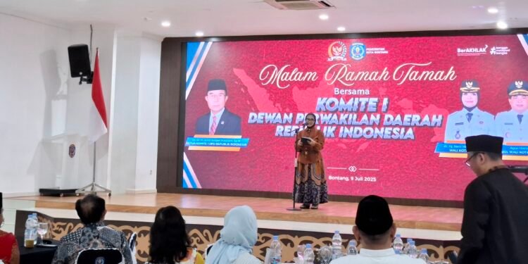 Wali Kota Bontang Neni Moerneani