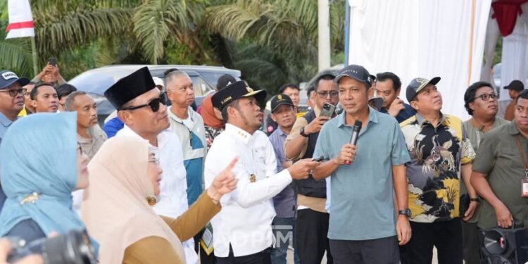 Gubernur Kaltim Rudy Mas’ud, saat diskusi dengan Pemkab Berau soal kondisi jalan rusak