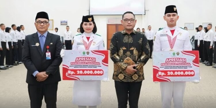 Wagub Kaltim Apresiasi Pelajar Pembawa dan Penggerek Bendera di IKN