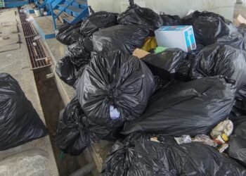 Tumpukan Sampah di Pelabuhan Loktuan Bontang