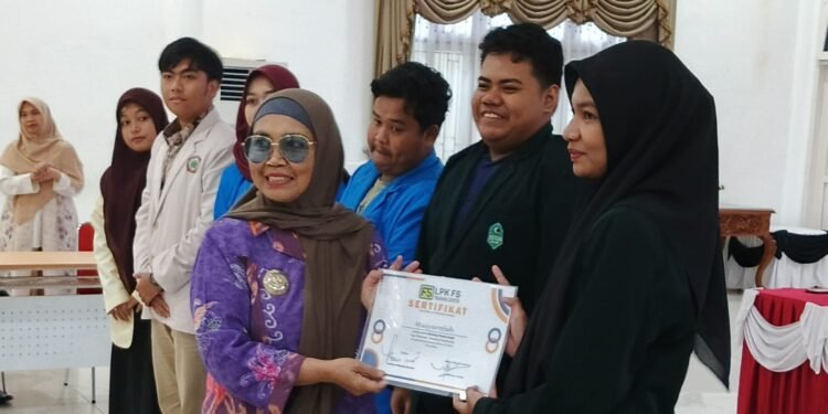 Wali Kota Bontang, Neni Moerniaeni, menghadiri penutupan program mental health