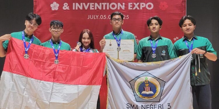 Pelajar Kalimantan Timur Raih Medali Emas di Ajang Internasional JDIE 2025 di Jepang