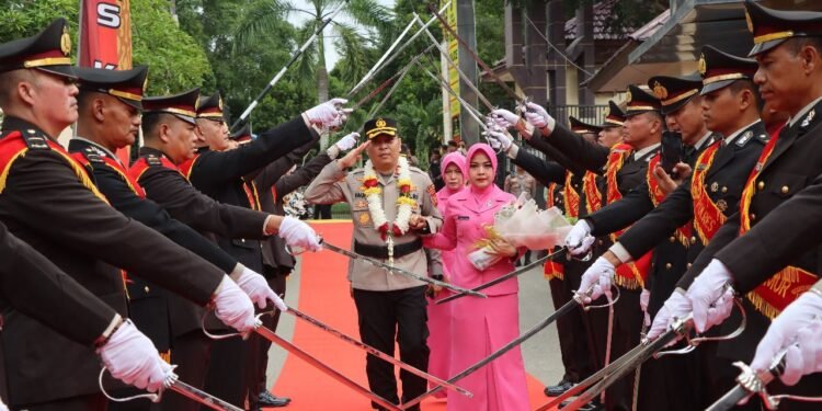 Polres Kutai Timur Gelar Tradisi Sambut Kapolres Baru