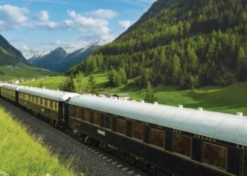 Ilustrasi kereta api dengan pemandangan yang indah