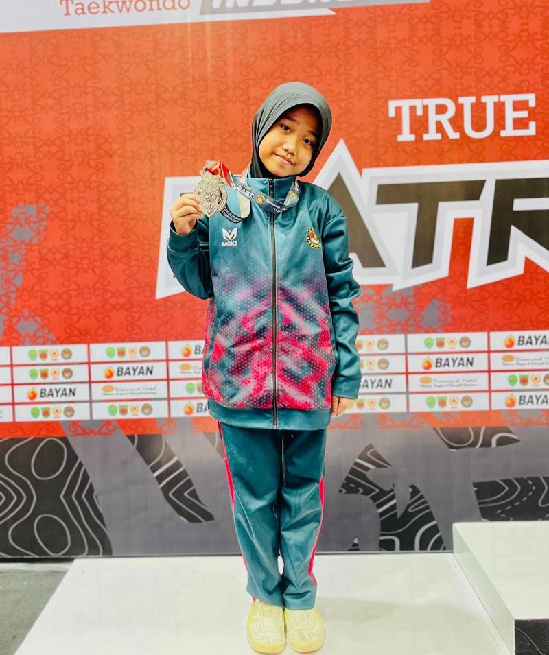 Ayesha Elfairus Arsya Prastiya juara dua Kyorugi Pra Cadet B Under 37 Putri.