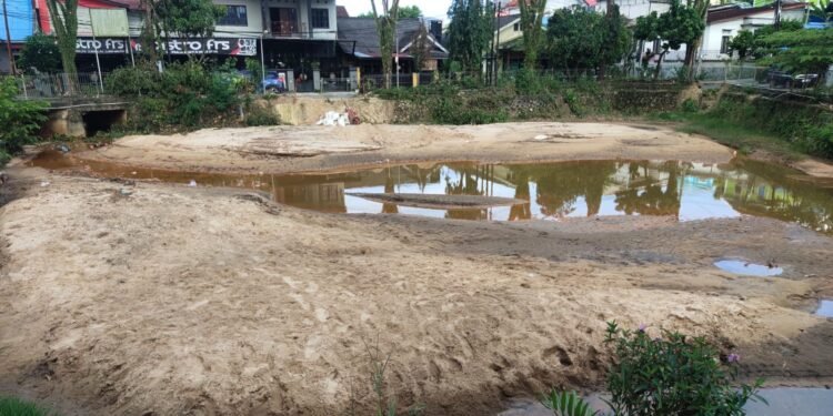 Warga Keluhkan Waduk Korpri Blok 2 yang Terbengkalai