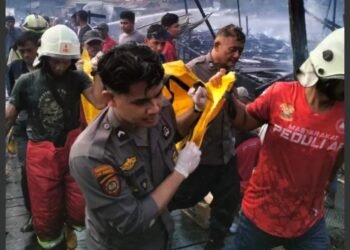 Peristiwa kebakaran hebat dengan menghanguskan tujuh rumah warga di Kukar