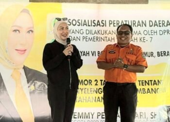 Anggota DPRD Kaltim, Shemmy Permata Sari saat menggelar sosialisasi Peraturan Daerah (Perda) Nomor 2 Tahun 2022 bersama Kepala BPBD Bontang, Eko Mashudi sebagai narasumber
