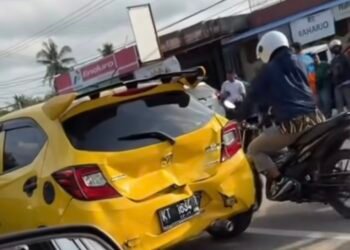 Kondisi mobil bagian belakang setelah kecelakaan beruntun di Simpang Loktuan