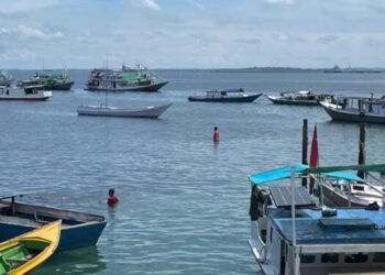 Sejumlah kapal pengantar wisatawan yang berkunjung di Pulau Beras Basah (BPBD Bontang)