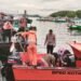 Evakuasi korban kebakaran kapal di Pulau Beras Basah yang dilakukan bersama tim terpadu yang terdiri dari BPBD, masyarakat, Polairud, TNI, dan PSC