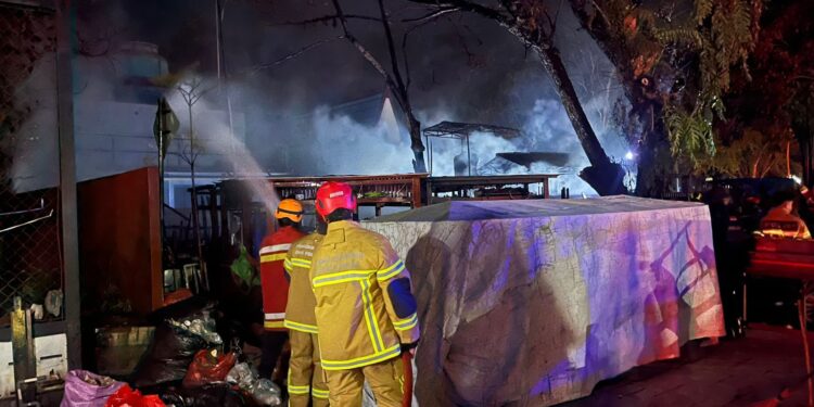 34 Rombong Terbakar di Pusat Kuliner Gubah Balikpapan, Kerugian diperkirakan Rp100 Juta