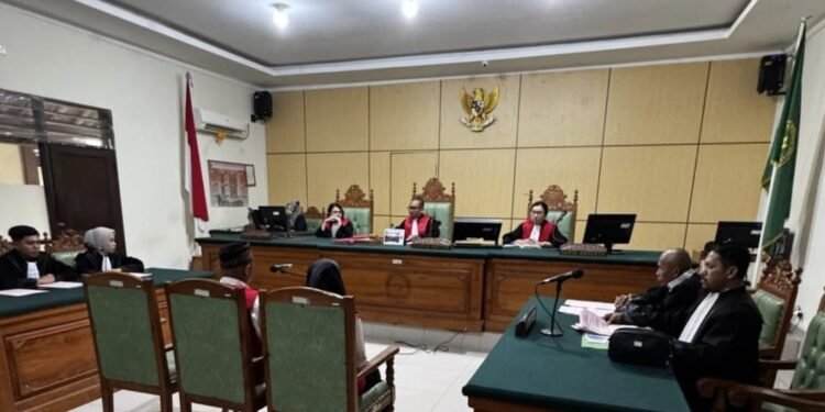 Dua terdakwa kasus investasi bodong ayam potong deris (Apderis) dituntut pasal berlapis