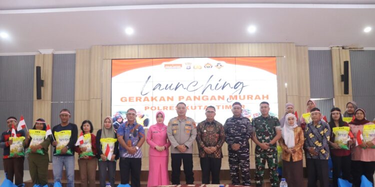 Kick Off GPM: Kapolres Kutai Timur Salurkan 8 Ton Beras SPHP dan 350 Paket Bapok Murah