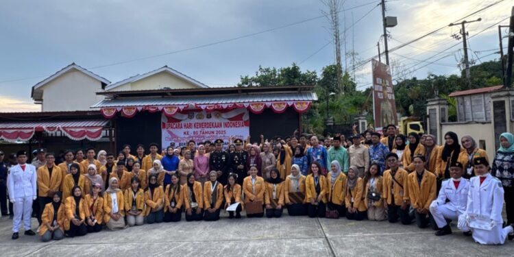Berlangsung Khidmat, Karang Taruna Taman Selatan dan Polsek Bontang Selatan, Gelar Upacara HUT RI ke-80