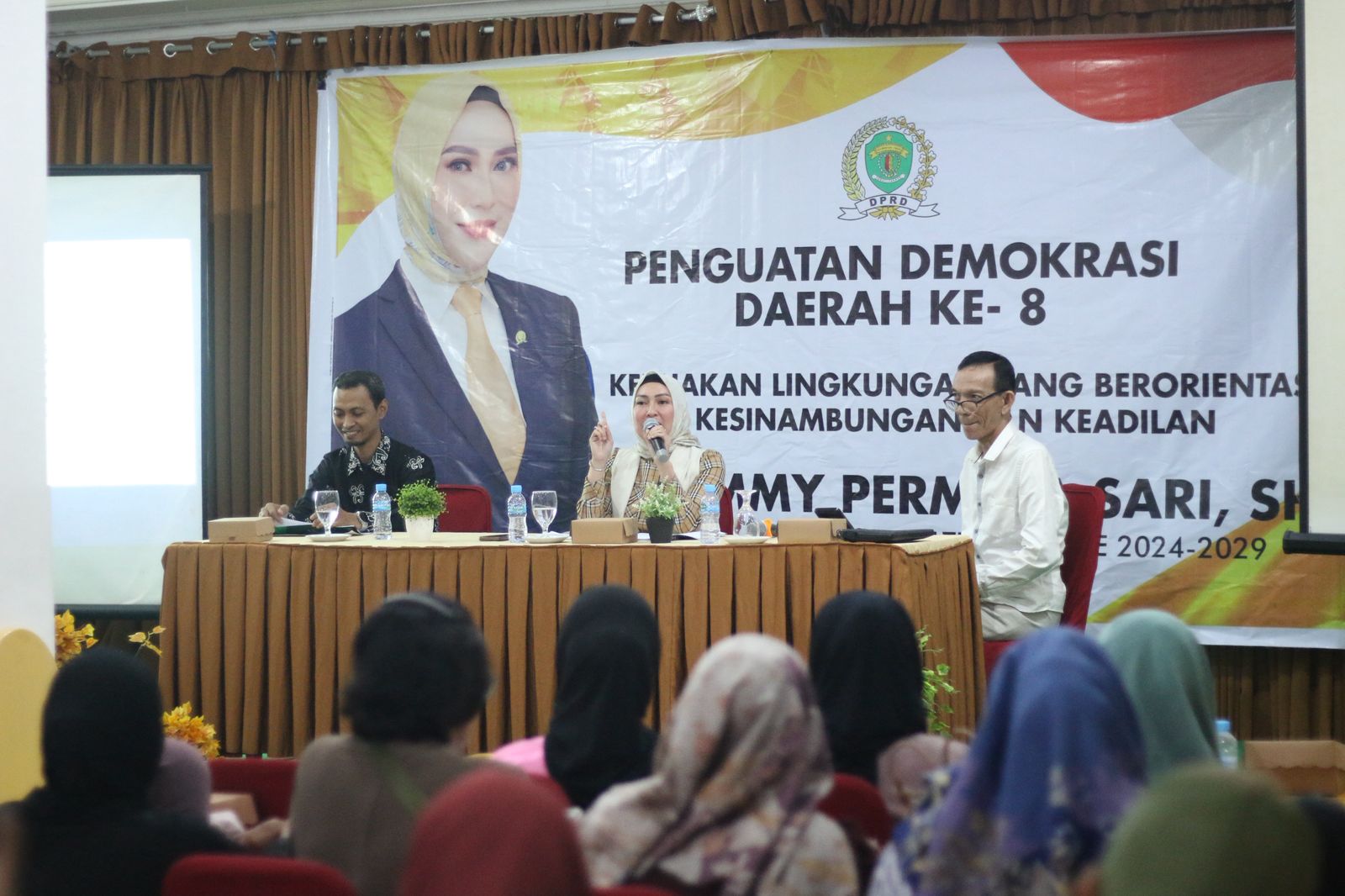 Anggota DPRD Kaltim, Shemmy Permata Sari, menggelar sosialisasi penguatan Demokrasi Daerah ke-8 di Kota Bontang