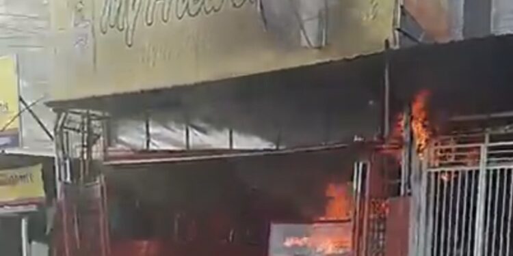 Scrinsut tangkapan layar kebakaran di Samarinda