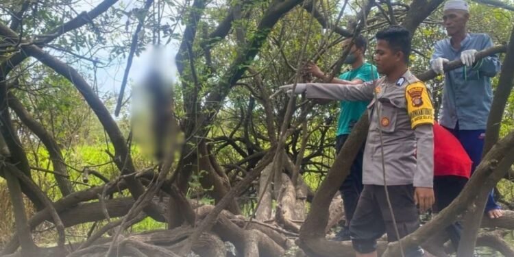 Polsek Muara Muntai evakuasi mayat nelayan yang hilang sebulan