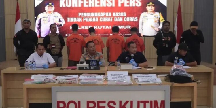 Polres Kutim Gelar Konferensi Pers Sampaikan Pengungkapan 2 Kasus Besar