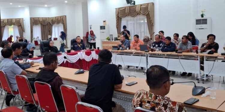 Rapat koordinasi yang dipimpin Wali Kota Bontang, Neni Moerniaeni, soal sambungan Jargas