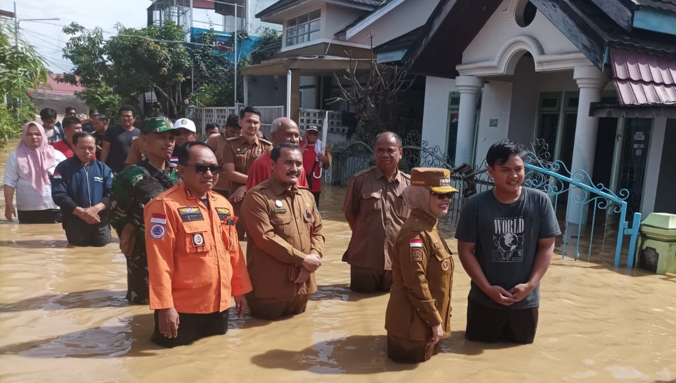 Wali Kota Bontang Neni Tinjau Lokasi Banjir di Kelurahan Api-Api