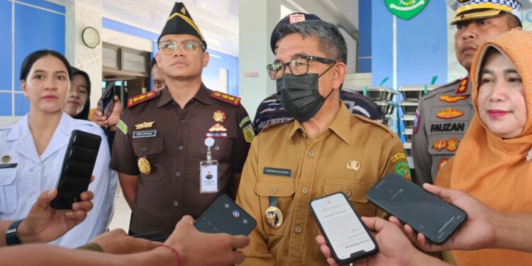 Bupati Kutai Timur, Ardiansyah Sulaiman saat diwawancarai awak media