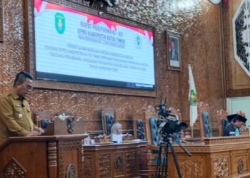 Wakil Bupati Kutim, Mahyunadi bacakan APBD Perubahan 2025