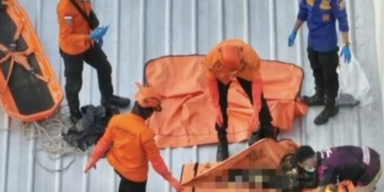 Warga temukan mayat di atap ruko di Balikpapan