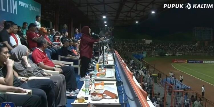 Sambutan Wali Kota Bontang, Neni dalam acara penutupan liga final Pupuk Kaltim, Tanjung Laut vs Loktuan