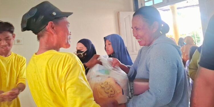 HUT ke-61 Golkar, Warga Dapat Sembako