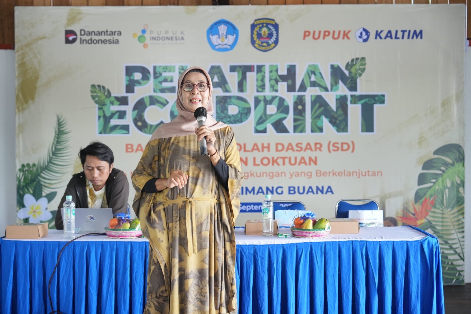 Pupuk Kaltim Latih Guru SD Teknik Ecoprint untuk Pembelajaran Berbasis Alam