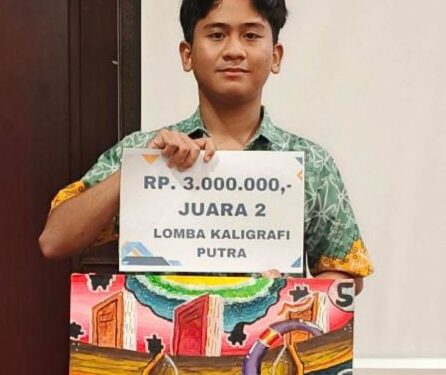 Etli Adinda Zulkifli, Siswa SMAN 3 Bontang meraih juara 2 lomba kaligrafi tingkat provinsi kaltim, Jumat, 10 Oktober 2025.