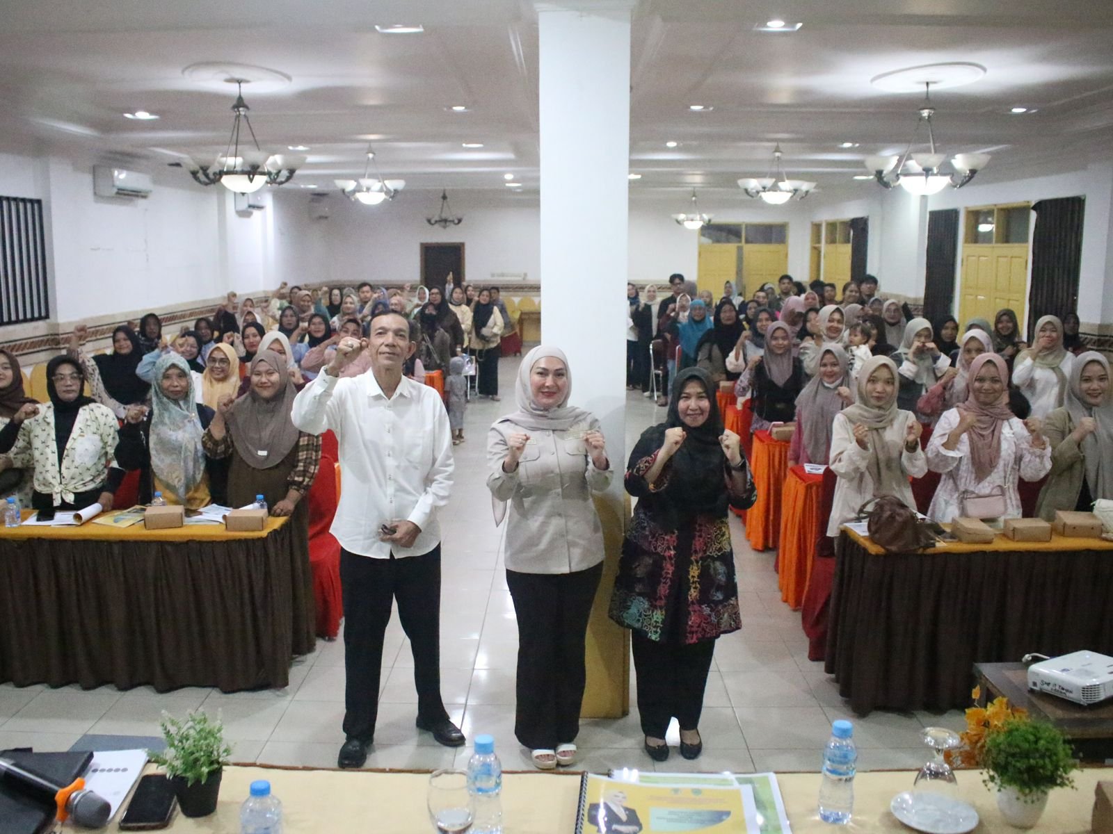 Anggota DPRD Kaltim, Shemmy Permata Sari, menggelar Sosialisasi Perda ke-10