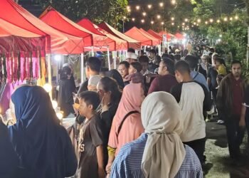 Terlihat antusias warga di kegiatan Creative Night Market Bontang