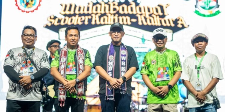 Foto bersama Kapolres Bontang, AKBP Widho Anriano, Ketua Umum BOSC, Firman dan para Panitia