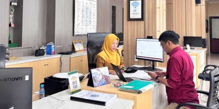 Layanan administrasi Dinas Penanaman Modal dan Pelayanan Terpadu Satu Pintu Kota Bontang.