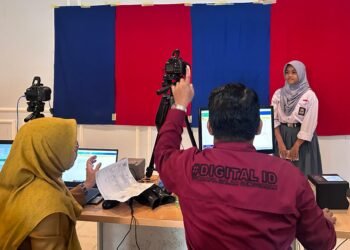 83 Siswa SMA YPK Bontang Jalani Perekaman KTP Elektronik di Sekolah