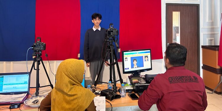 Per Oktober 2025, Sebanyak 560 Pelajar di Bontang Rekam KTP-el Lewat Program "Goes to School" Disdukcapil