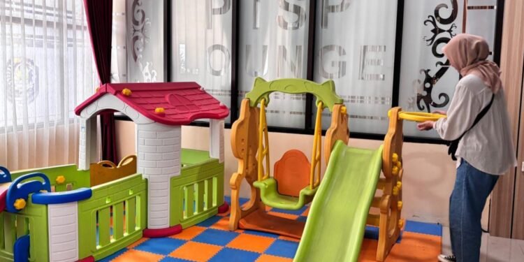Pelayanan ramah anak di Kantor PTSP Kota Bontang.