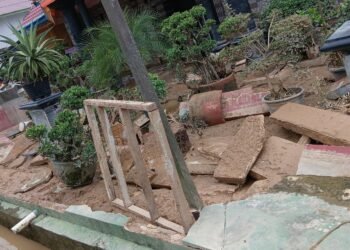 Kondisi Tembok warga roboh akibat hujan lebab di Bontang