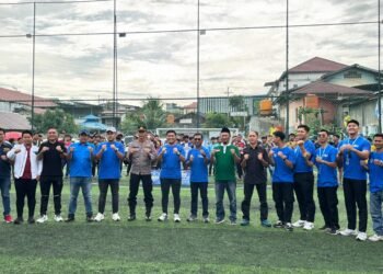 Foto bersama Ketua DPRD Bontang, Andi Faiz Sofyan, para OKP, dan Panitia KNPI